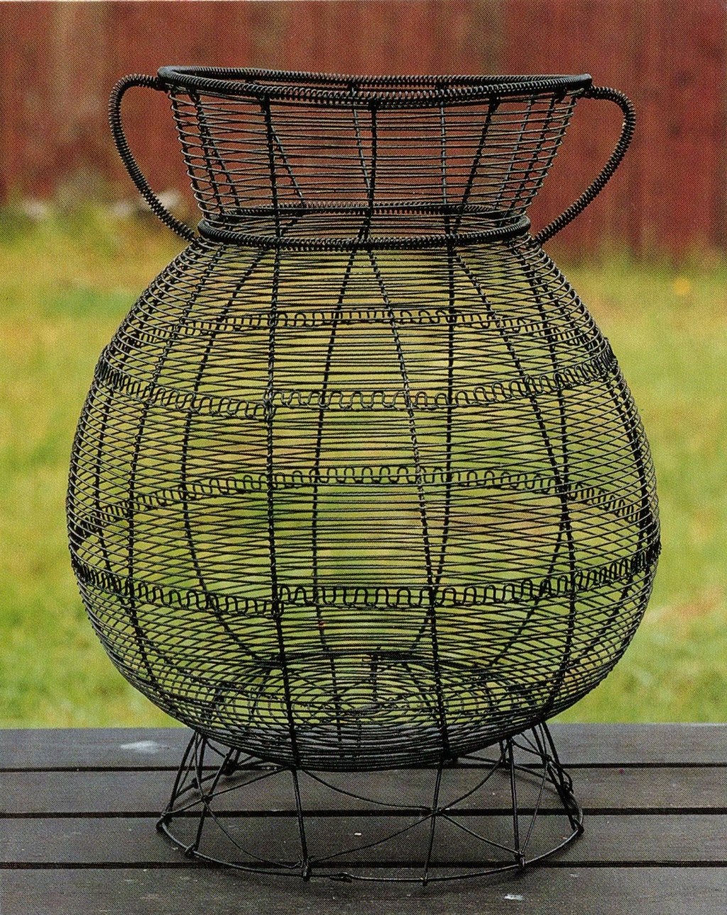 En papperskorg från&nbsp;Gnosjö